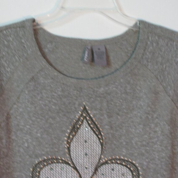 * 3/$15 New Directions Weekend Top Medium Gray Fuzzy Cozy Shirt EUC - Picture 2 of 4